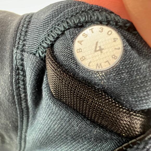 Lululemon Teal Green Strappy Tank With Shelf Bra Women’s SZ 4 EUC - Picture 4 of 8